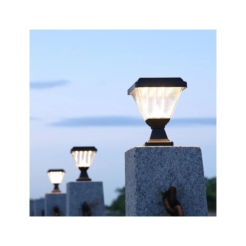 Iluminação exterior à prova d'água IP65 Post Garden Spike Led Gate Solar Pillar Light com ABS