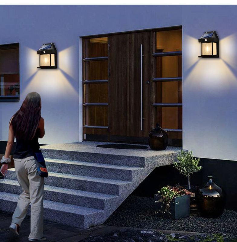 Lâmpada solar de parede à prova d'água de 80lm/w para decoração de jardins com sensor de movimento