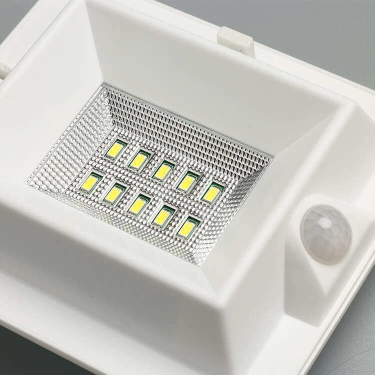 Luz solar de jardim montada na parede exterior com sensor de movimento PIR e fluxo luminoso de 300lm