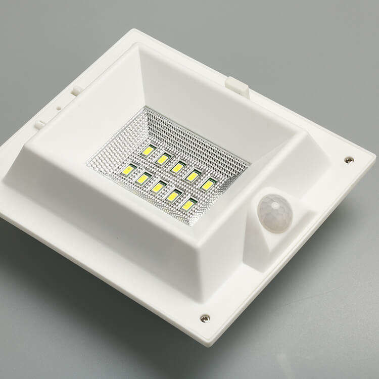 Luz solar de jardim montada na parede exterior com sensor de movimento PIR e fluxo luminoso de 300lm