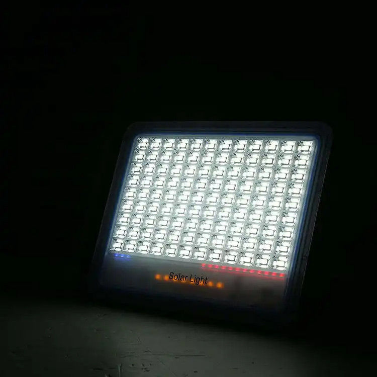 2- Corpo de lâmpada de alumínio durável Luz solar de inundação com alto brilho e IP65 impermeável