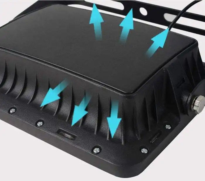 2- Corpo de lâmpada de alumínio durável Luz solar de inundação com alto brilho e IP65 impermeável