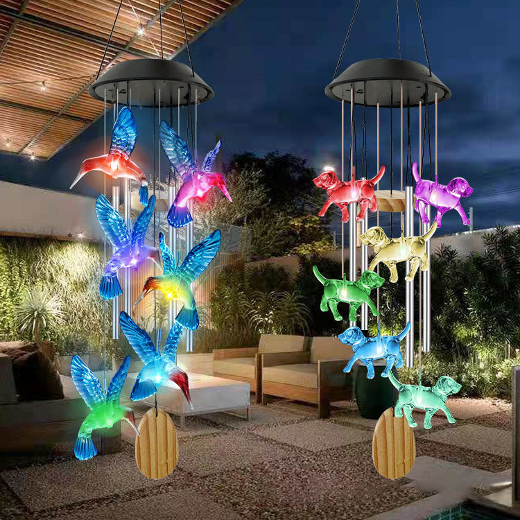 Chime de vento à energia solar à prova d'água com um design de beija-flor e borboleta que muda de cor