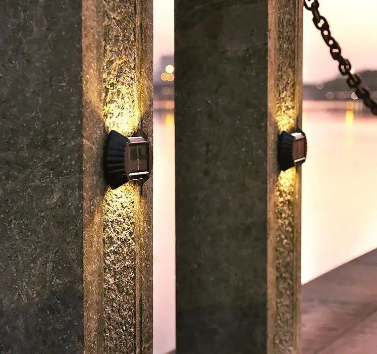 Lâmpadas de parede LED de energia solar branca quente para jardim pátio garagem passagem para cima para baixo lâmpada