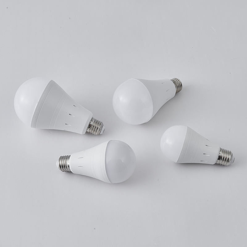 Luz de acampamento de emergência portátil e recarregável 7W/9W/12W/15W Duração de vida 50000 horas